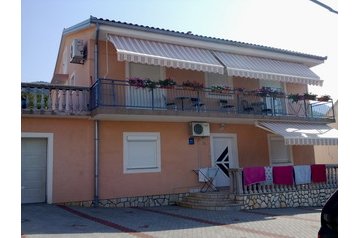 Croaţia Privát Senj, Exteriorul